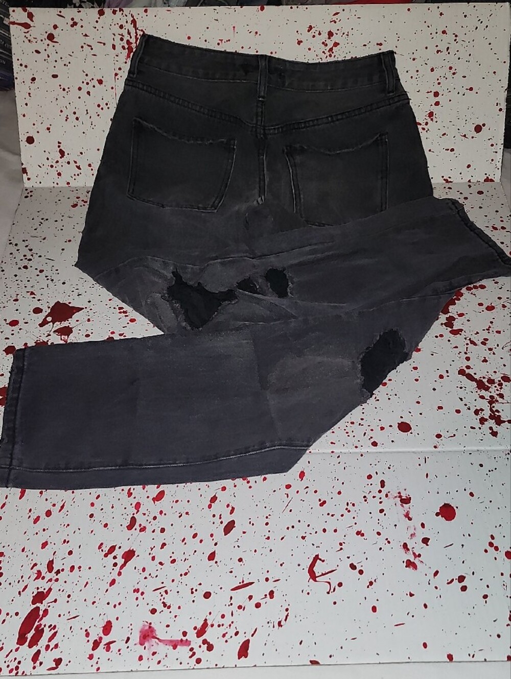 Forever 21 Men's Black Washed Ripped Straight Jeans - Picture 4 of 5